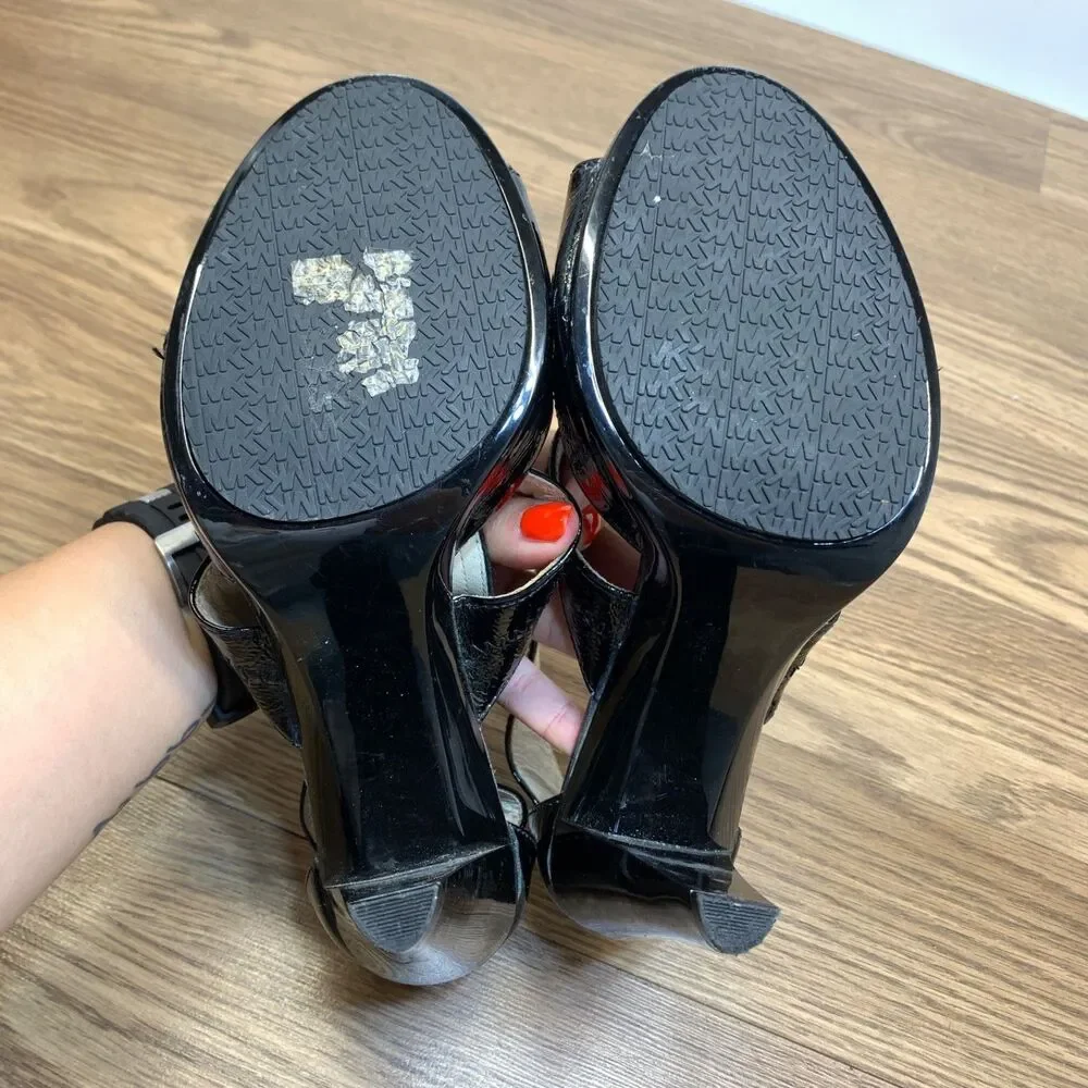 Michael Kors Berkley‎ T-Strap Dress Sandals Black Crinkle Patent Size 9M